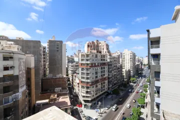 شقة للبيع 165 م كليوباترا ( ش ابو قير و خطوات من نادي سبورتنج  )