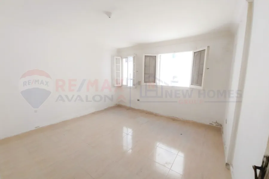 شقة للايجار 110 م سموحة (ش النصر - كومباوند براند )