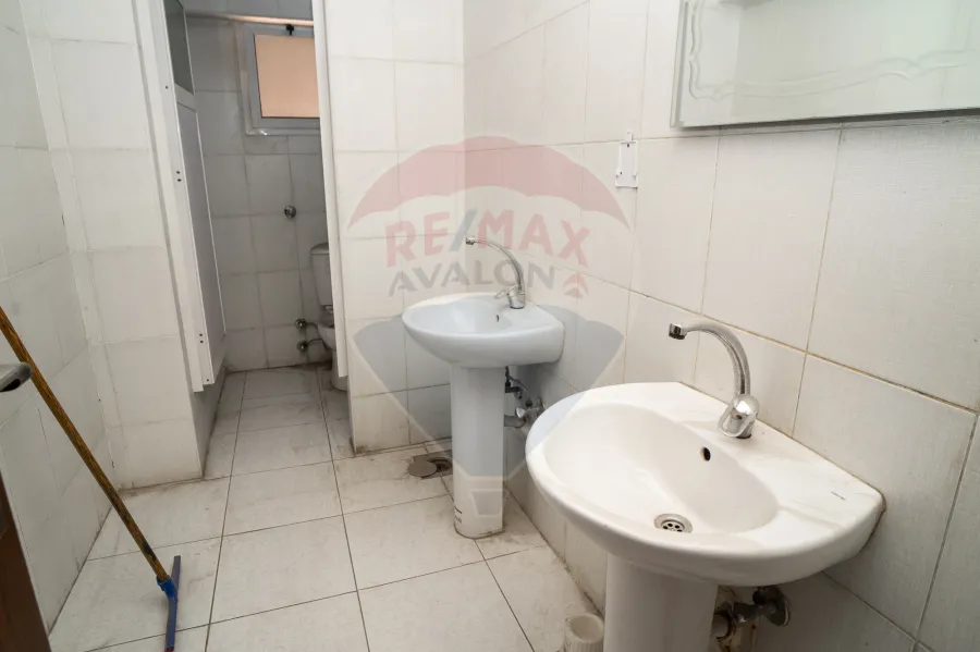 مقر إداري للايجار 320 م سموحة ( ش تقسيم القضاه)