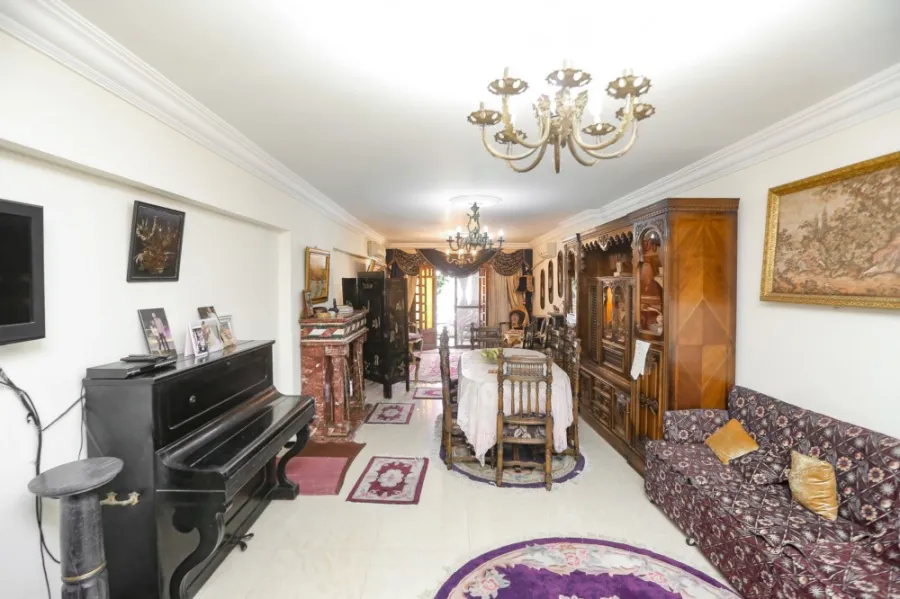 شقة للبيع 200م سموحة - ش زكى رجب