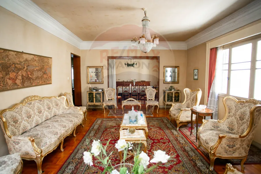 شقة للبيع 250 م سيدي جابر الشيخ (بين بورسعيد و البحر)