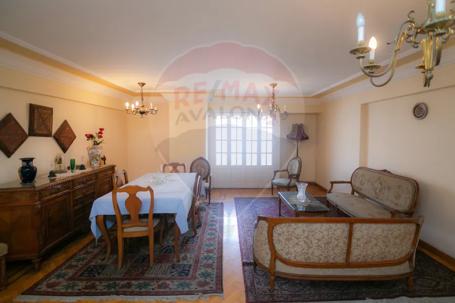 شقة للبيع 260 م جناكليس (ش ابو قير)  - 6,500,000 ج