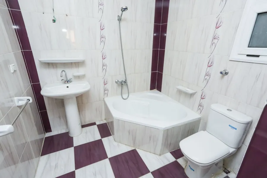 شقة للايجار 110م محطة الرمل (خلف سينما مترو)