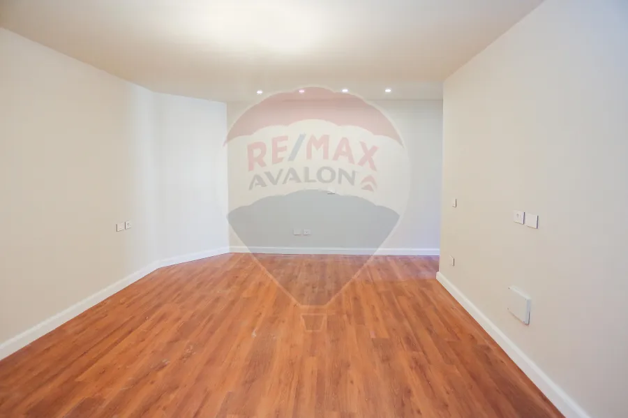 شقة للبيع 255 م سموحة (شارع فوزى معاذ الرئيسي)