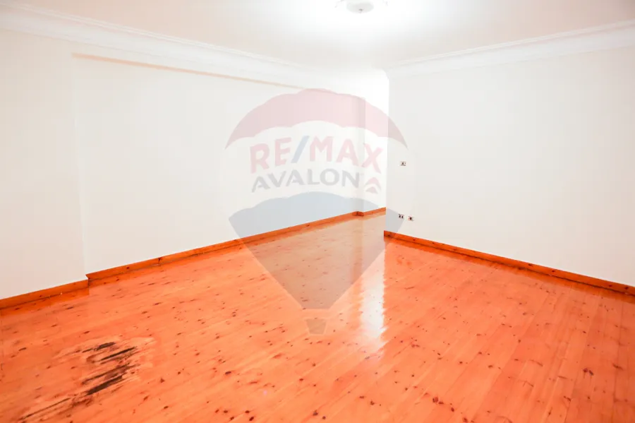 مقر اداري للايجار 255 م سموحه ( شارع كمال الدين صلاح )