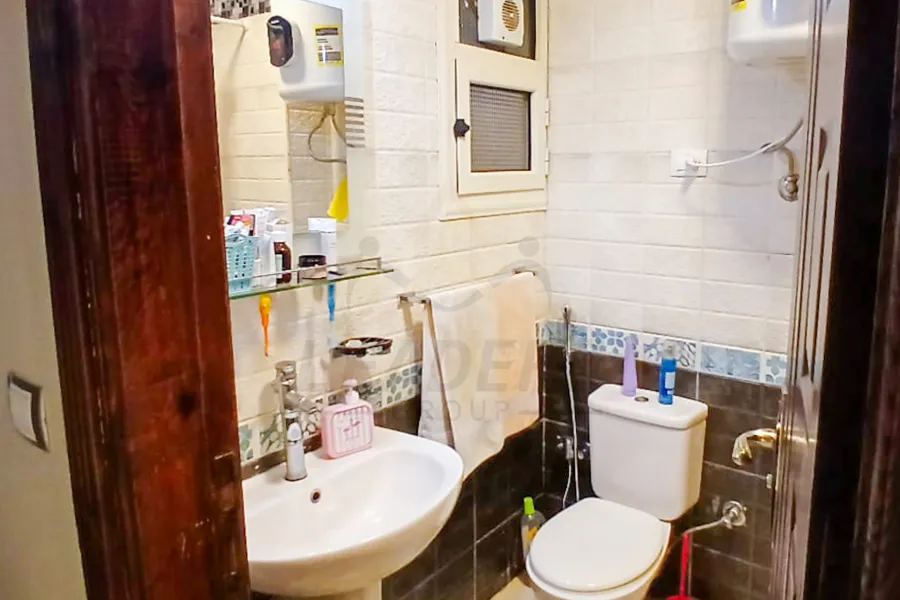 شقة للبيع 142 م سبورتنج (خطوات من البحر)