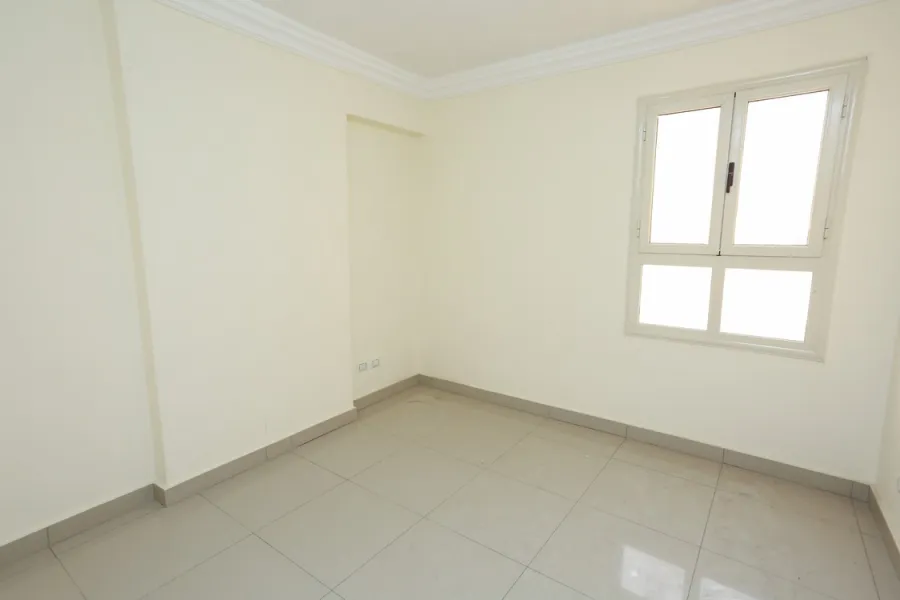 شقة للايجار 110م محطة الرمل (خلف سينما مترو)