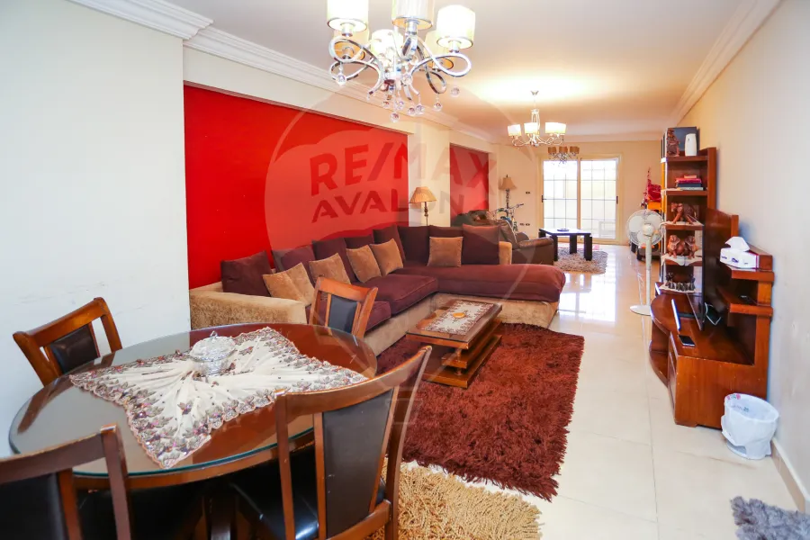 شقة للبيع 160 م كفر عبده (شارع خليل المصري)