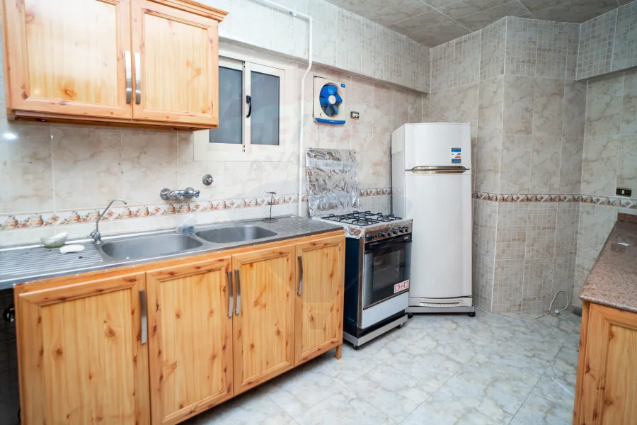 شقة للبيع 150 م ميامى (ش جمال عبد الناصر - امام الاكاديميه)