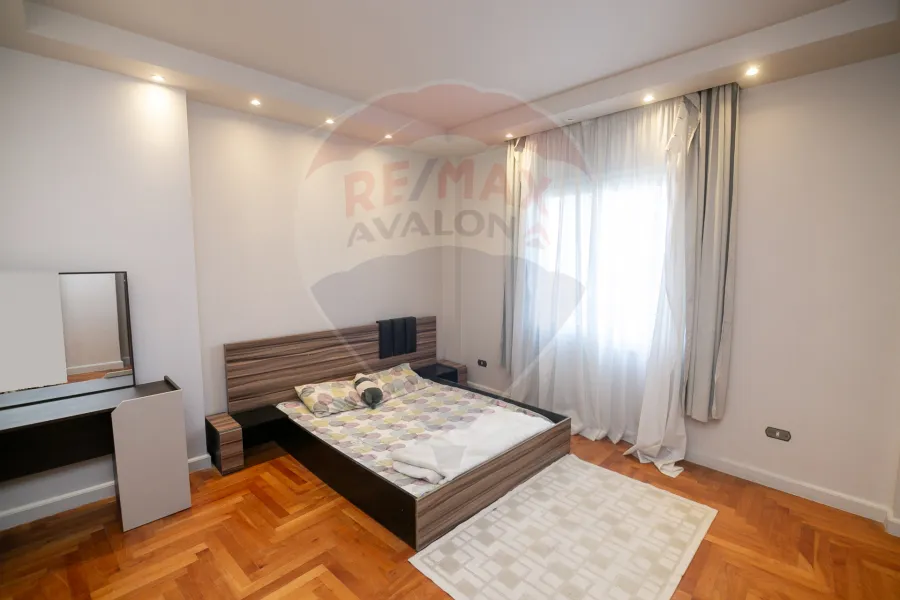 شقة للبيع 334 م  كفر عبده (بجوار British council)