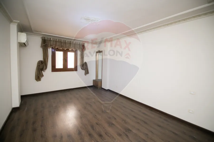 Apartment for sale 190 m Rushdi (second number from the tram)