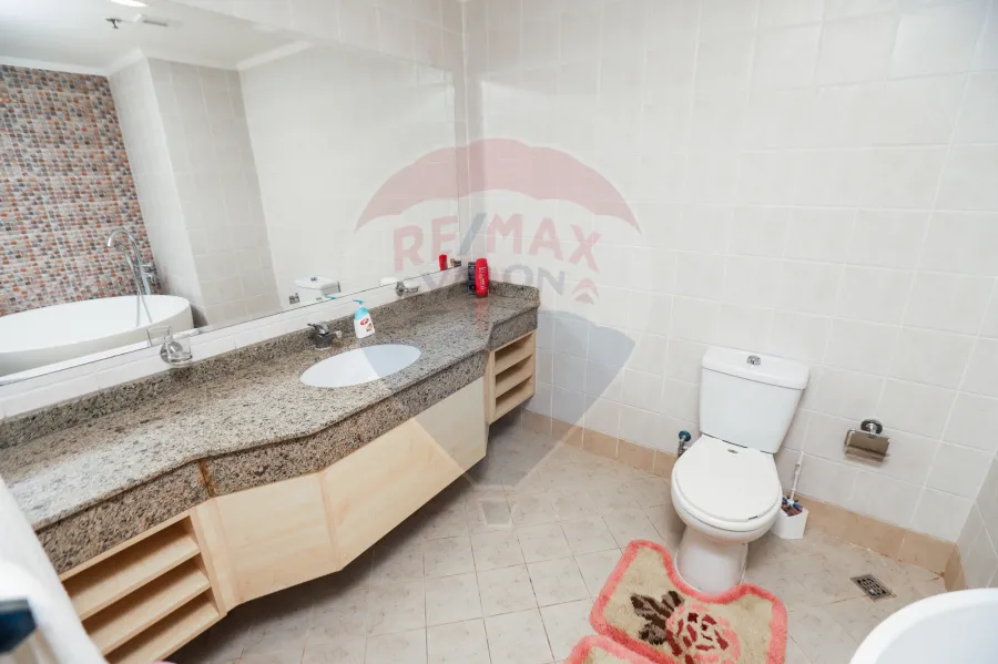 شقة للإيجار 650 م سان ستيفانو (الفورسيزون - علي البحر مباشرة)