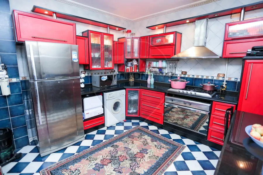 شقة للبيع 240 م ستانلي (ش عبد العزيز فهمي)