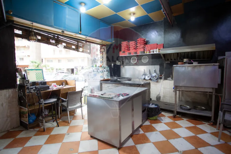 محل  للبيع 42 م سموحة (ش مصطفي كامل)