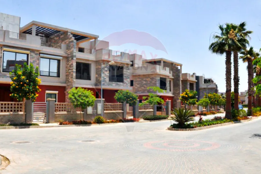 Twin house villa for sale in 6 October (Reem Residence Compound - in front of Arkan Plaza)