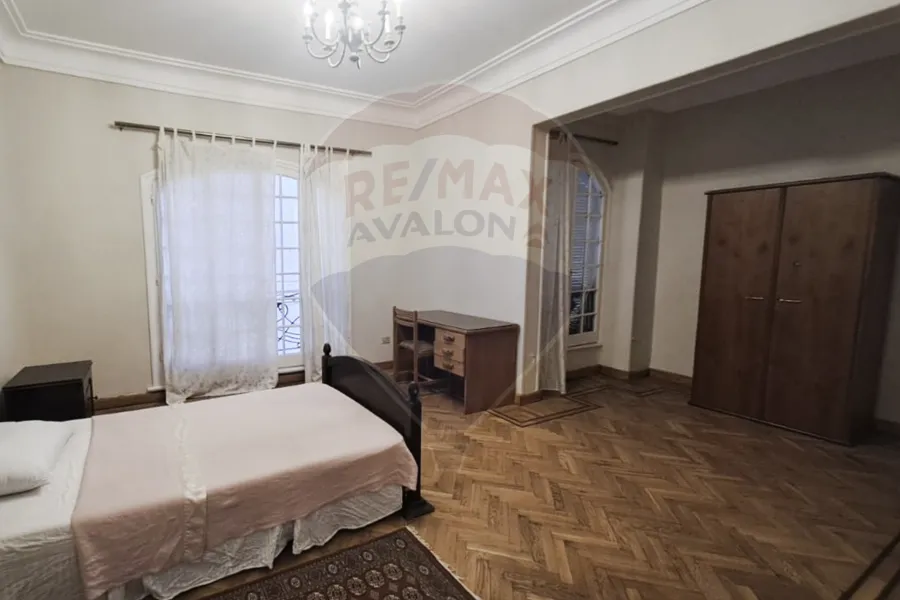 Apartment for rent 250 m Saba Pasha (steps from the sea)