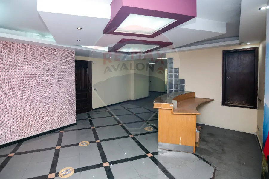 شقة ادارى للايجار 370 م سموحة (ش فوزى معاذ)