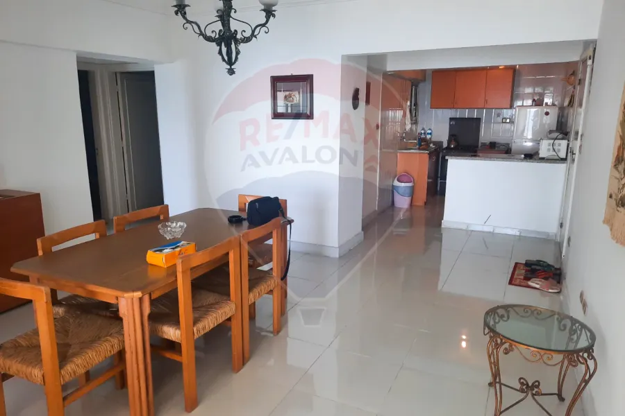 شقة للايجار المفروش 156 م لوران (علي البحر مباشرة)