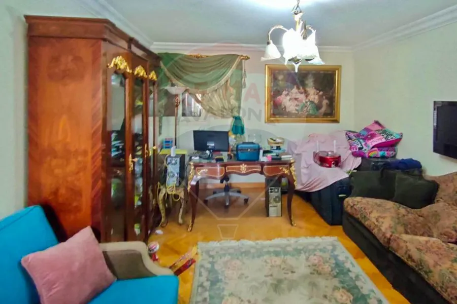 شقة للبيع 215 م سموحة (سوليك بيتك في النادي - عمارة براند)