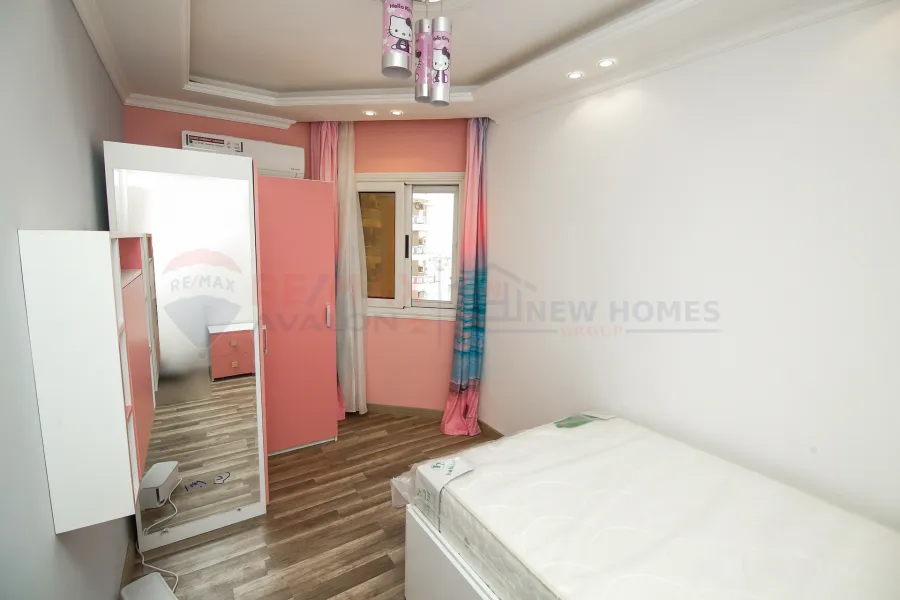 Apartment for sale 190 m Al-Mamoura ( steps from the sea )