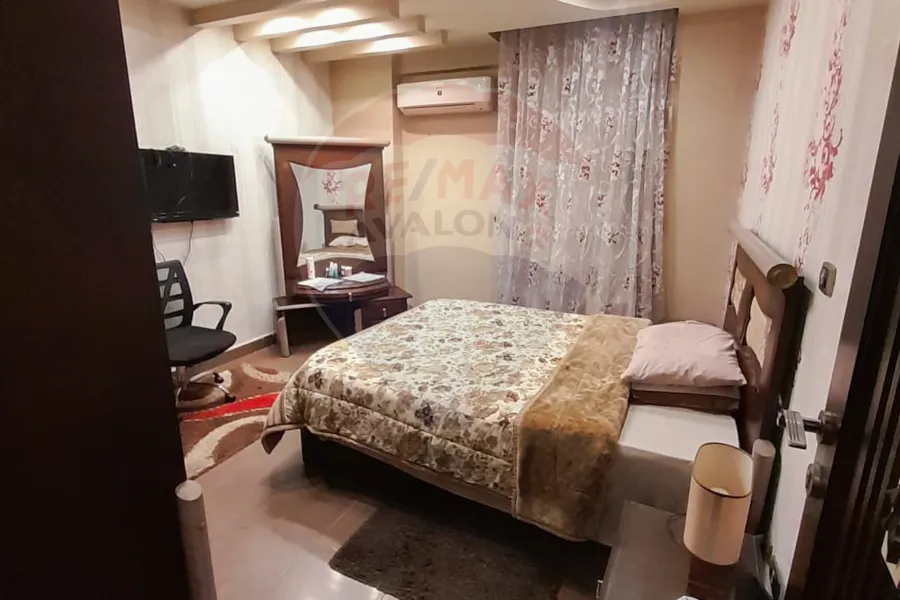 شقة للبيع 210 م السرايا (خطوات من البحر)