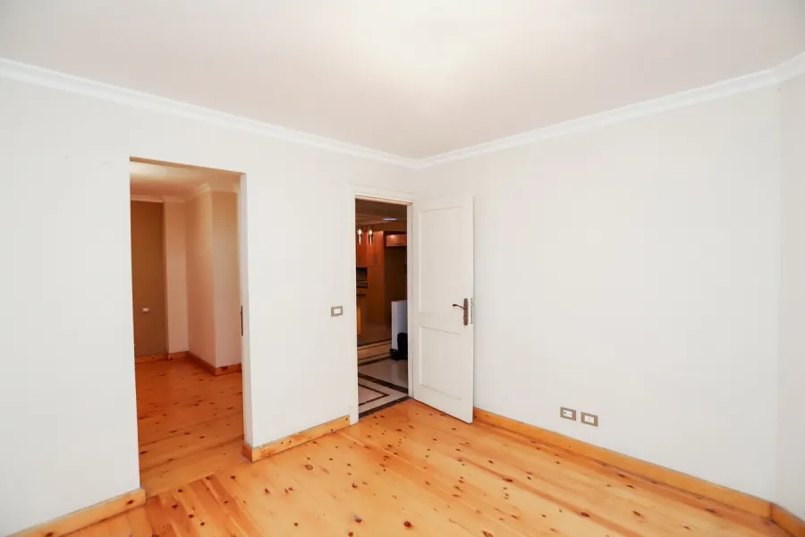 شقة للبيع 152م سموحة (ش 50 - خطوات من مسجد علي بن أبي طالب)