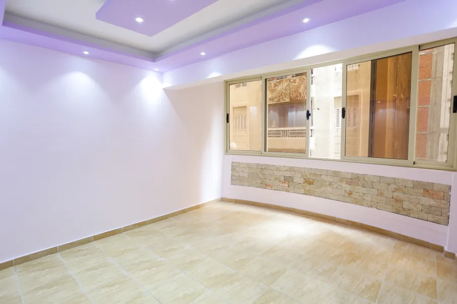 شقة للبيع 135 م ميامي ( ش قائد اسراب البحار )