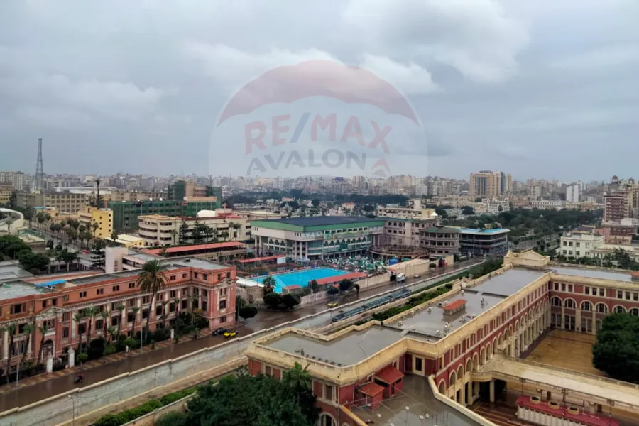 Apartment for rent 200 m El Shatby (University Bridge Street - steps from the sea)