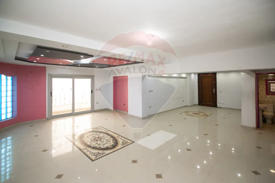 فيلا للبيع 375 م محرم بك (حي الفيلات - بجوار بالم هيلز)