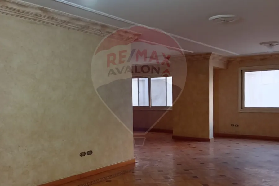 شقة للبيع 230 م جليم (ش مصطفي فهمي)