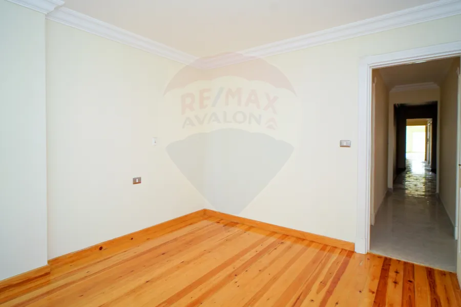 مقر اداري للايجار 300 م سموحة (بيتك ف النادي)