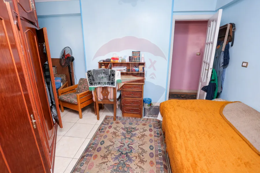 Apartment For Sale 150 m Sidi Gaber ( directly on taram station. )