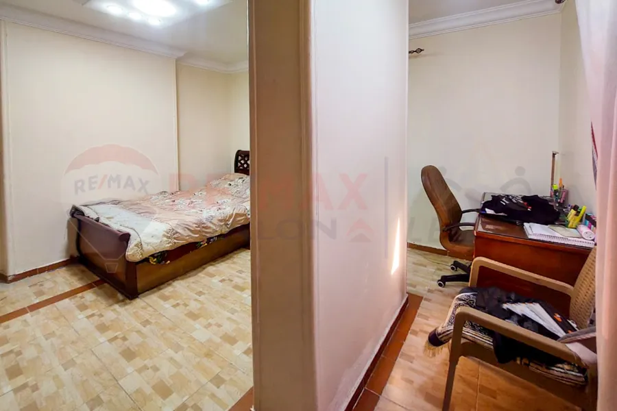 Furnished apartment for rent 100 m Raml Station (steps from Sultan Hussein)