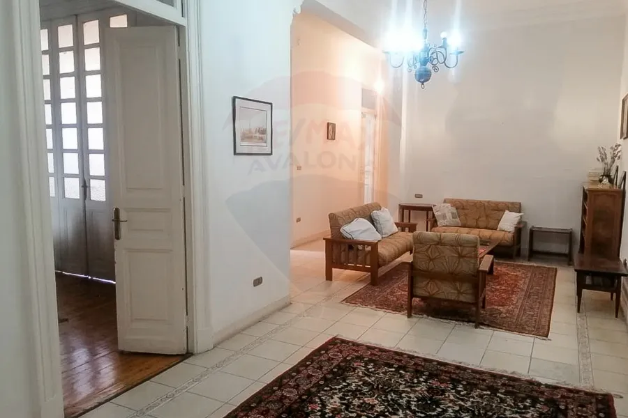 شقة للايجار المفروش 300 م كفر عبده (ش عبد القادر رجب)