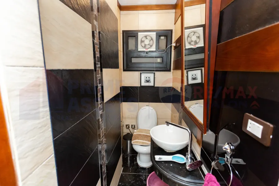 شقة للبيع 150 م سيدي بشر (ش جمال عبد الناصر تقاطع ش محمد نجيب)