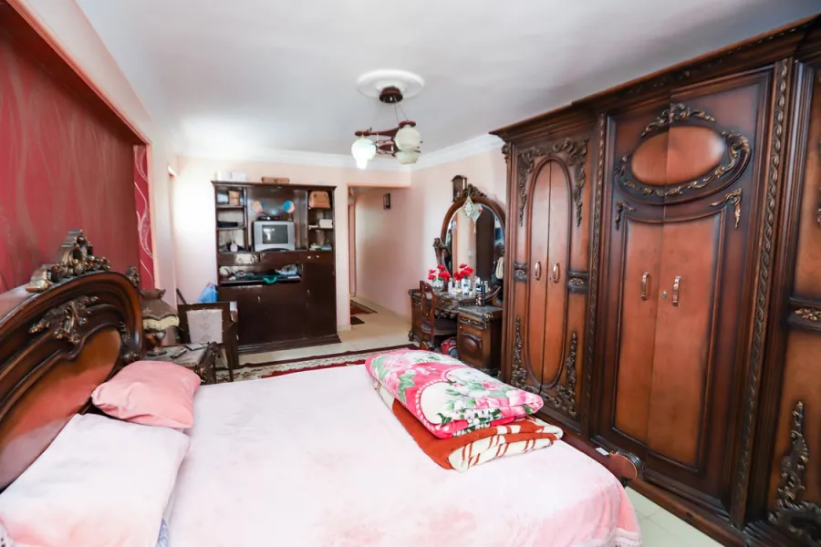 Apartment for sale 200m El-Mandra (Collage of islamic studies)