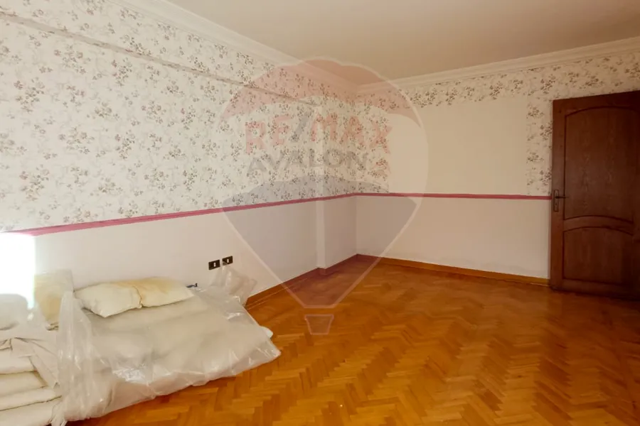 شقة للبيع 210 م كفر عبده (ش الاسماعيلية)