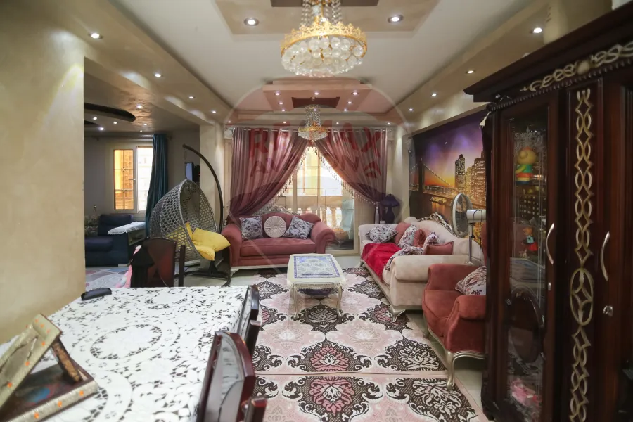 شقة للبيع 135 م باكوس (ش الإذاعة)