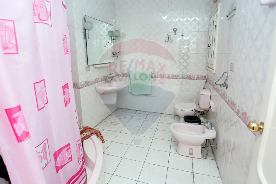 شقه للبيع 205 م لوران (خطوات من البحر)