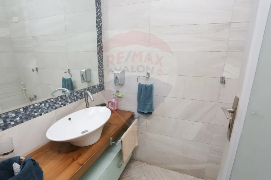 مقر إداري للبيع 118 م جليم (أبراج السرايا رويال بلازا)