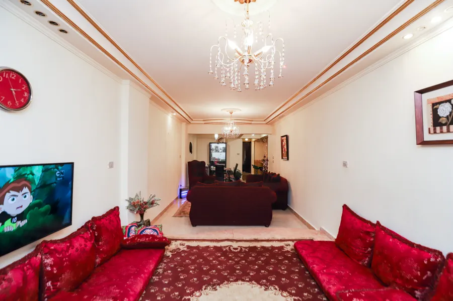 شقة للبيع 126م سموحة ( متفرع من شارع النصر )