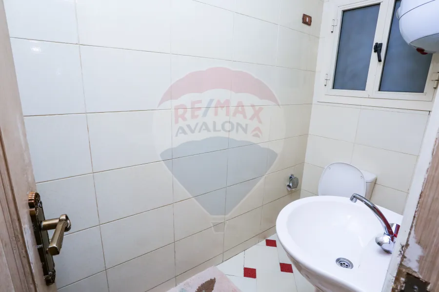 شقة للبيع 240 م ستانلي (ش عبد العزيز فهمي)