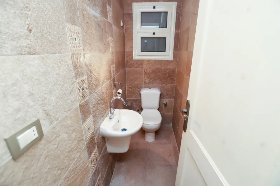 شقة للبيع 152م سموحة (ش 50 - خطوات من مسجد علي بن أبي طالب)