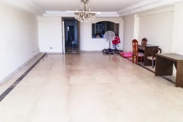 شقة للإيجار 210 م كليوباترا (علي البحر مباشرة)