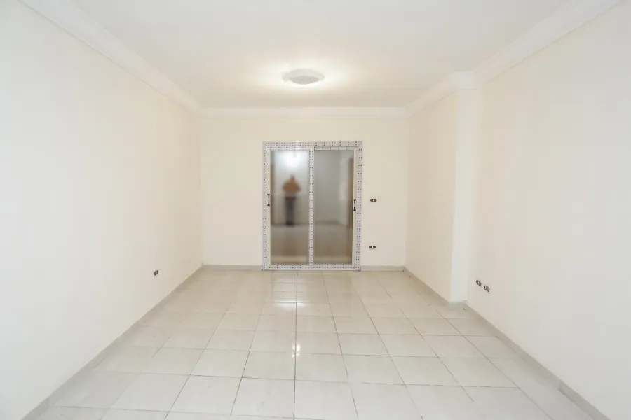 شقة للايجار 110م  المندرة (2 نمرة من البحر)