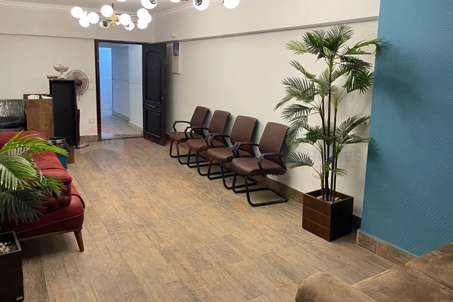 مقر إدارى للبيع 90 م المنشية (خطوات من ميدان المنشية)