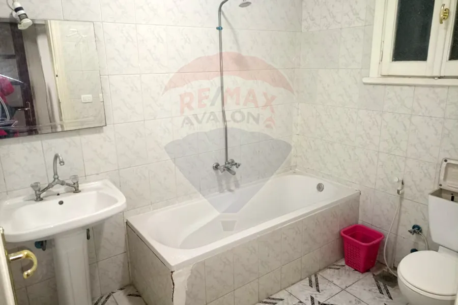 مقر اداري لايجار 105 م مصطفي كامل (علي الترام مباشرة)