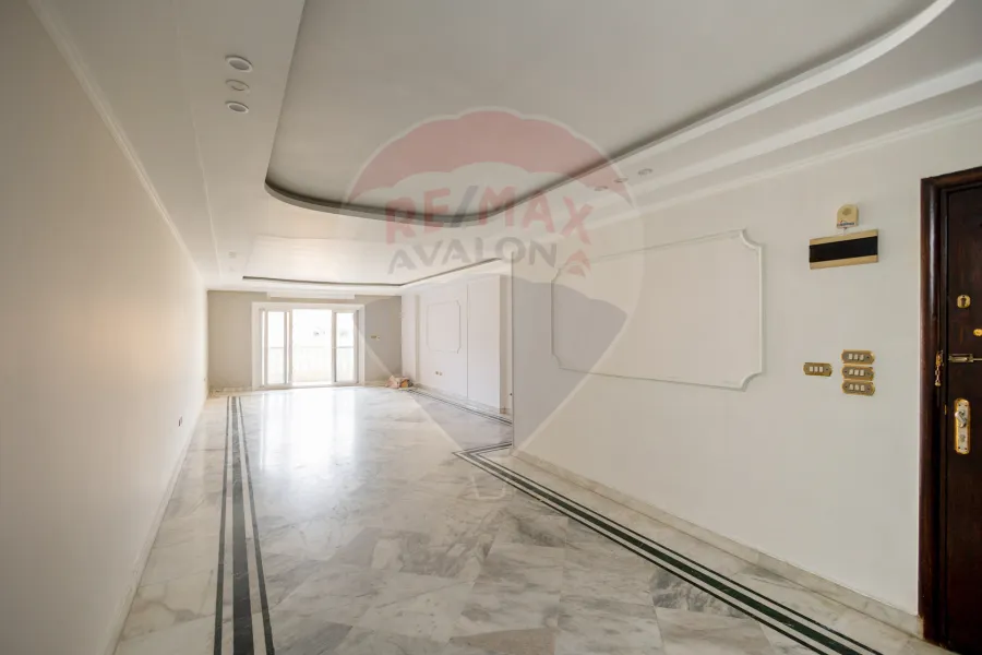 شقة للبيع 194 م لوران (ثالث نمرة من البحر)