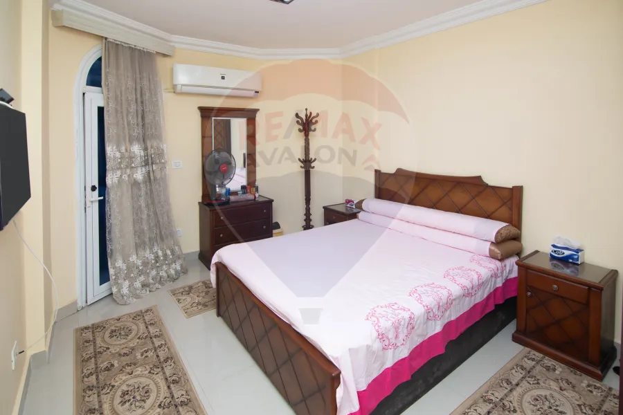 شقة للبيع 215 م كيلوباترا ( علي البحر مباشرة)