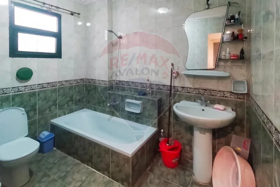 شقة للإيجار 130 م ميامي (جمال عبد الناصر مباشره)